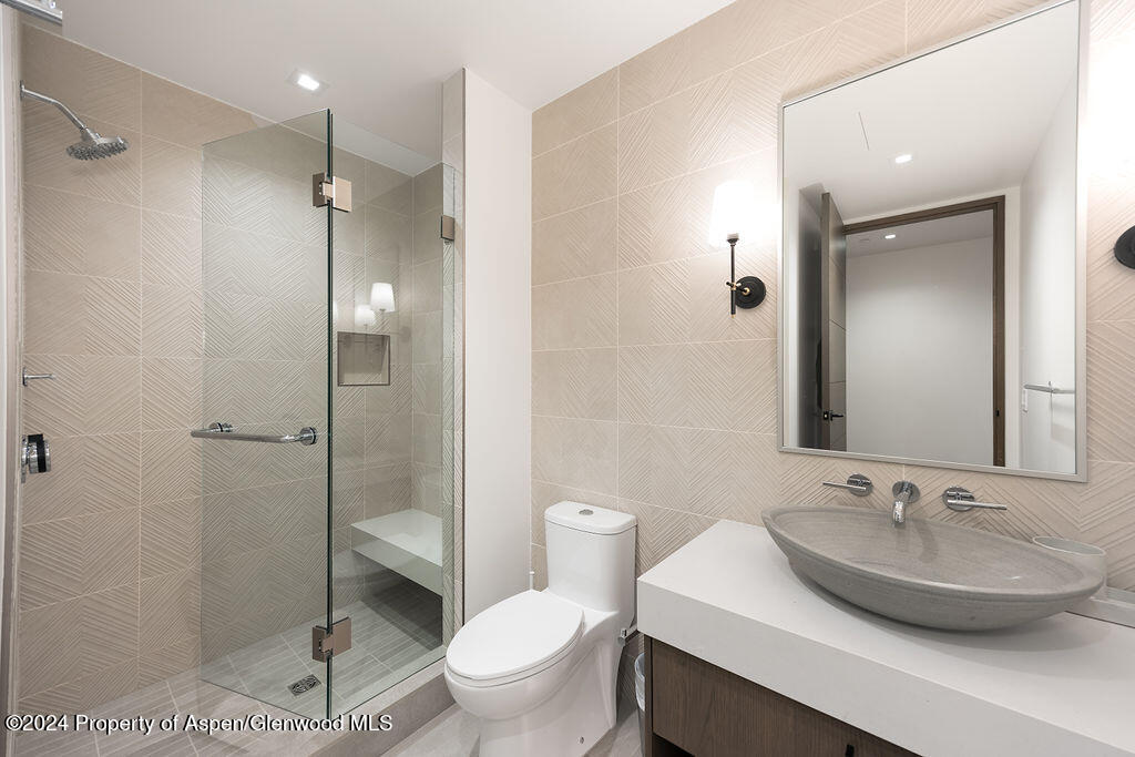 180 Wood Road, Unit 302 Snowmass Village, CO 81615 - Photo 24 of 43 a bathroom with a sink toilet and shower