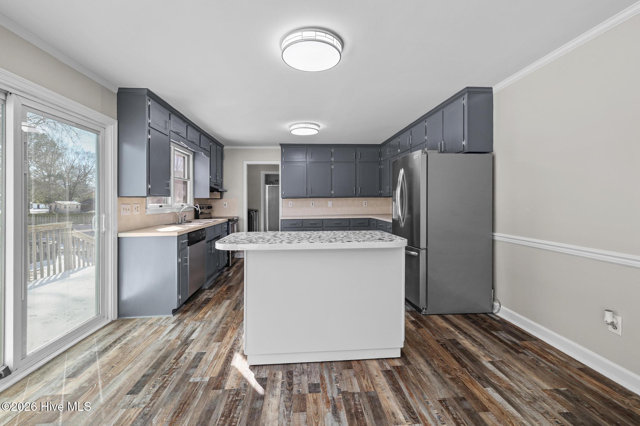 1039 Consolidated Road Elizabeth City, NC 27909 - Photo 12 of 49 Kitchen w/ center island