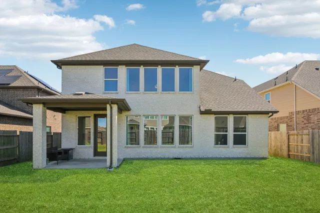a view of a house with yard and front view of a house