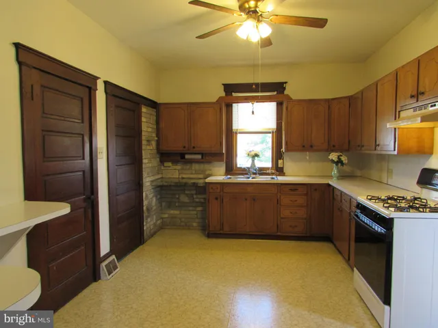 $1,400 | 33 North Kinzer Road, Kinzers, PA 17535