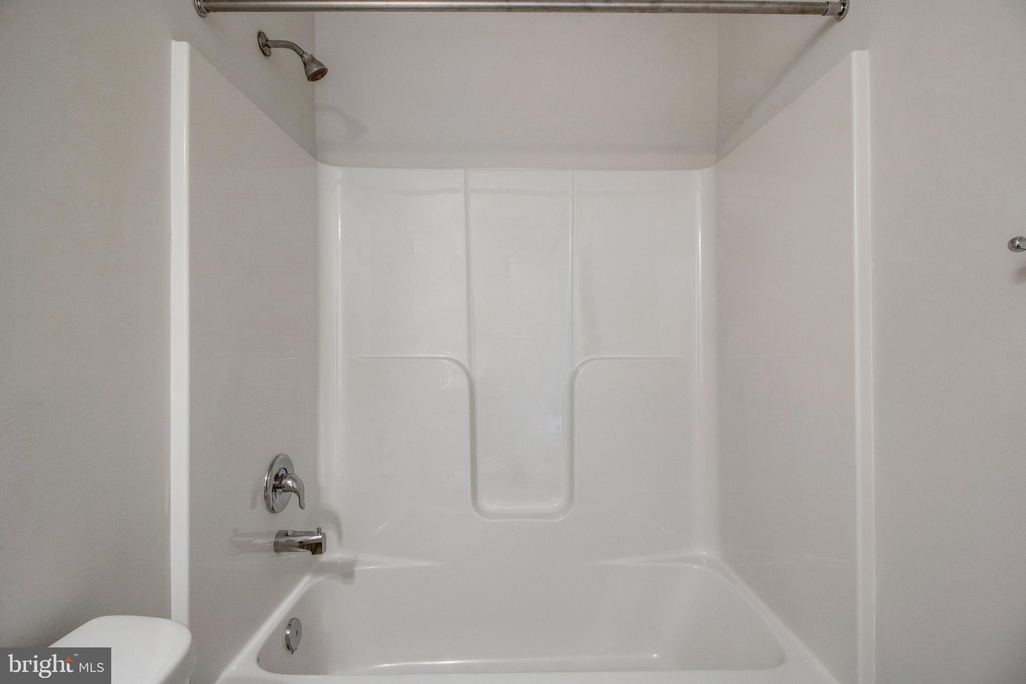 410 Salisbury Road Edgewater, MD 21037 - Photo 7 of 13 Hall Bath