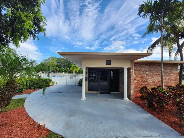 $139,999 | 1201 Hillcrest Court, Unit 105, Hollywood, FL 33021