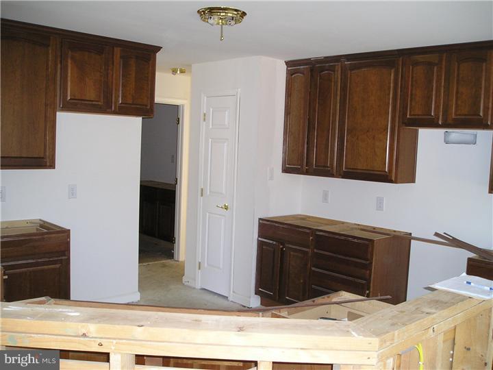 10 Elmwood Road Mount Laurel, NJ 08054 - Photo 4 of 11 Kitchen