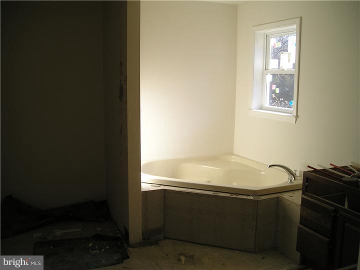 10 Elmwood Road Mount Laurel, NJ 08054 - Photo 9 of 11 Bathroom