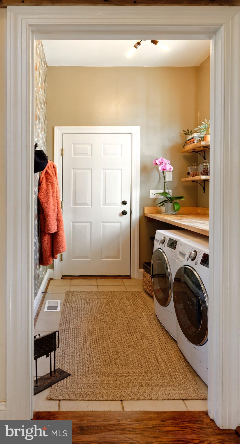 23154 Dover Road Middleburg, VA 20117 - Photo 25 of 66 Laundry room has custom countertop