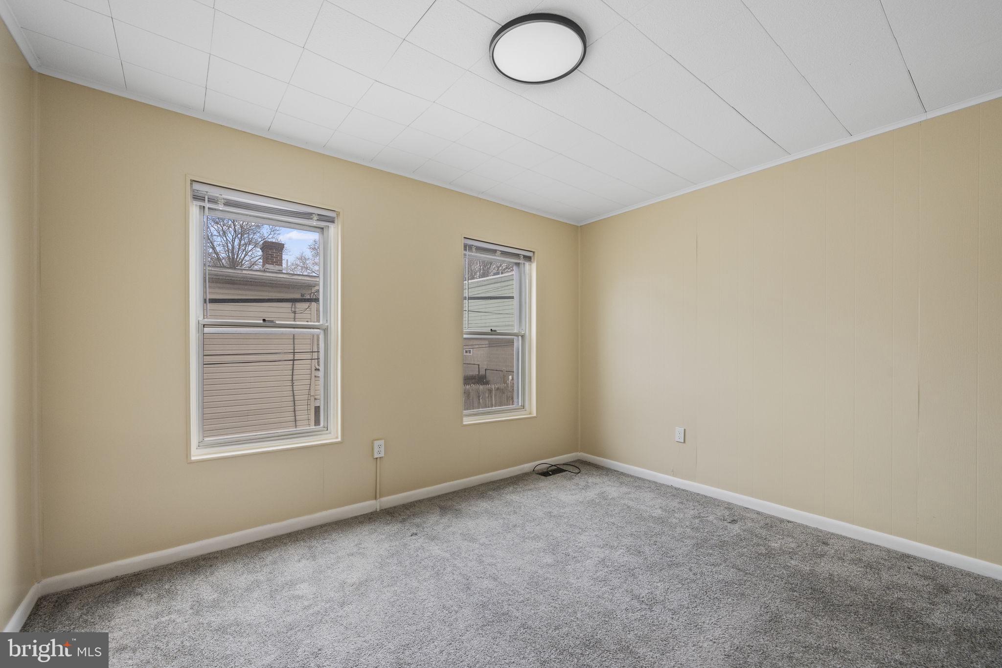 207 Kline Street Reading, PA 19611 - Photo 9 of 24 an empty room with windows