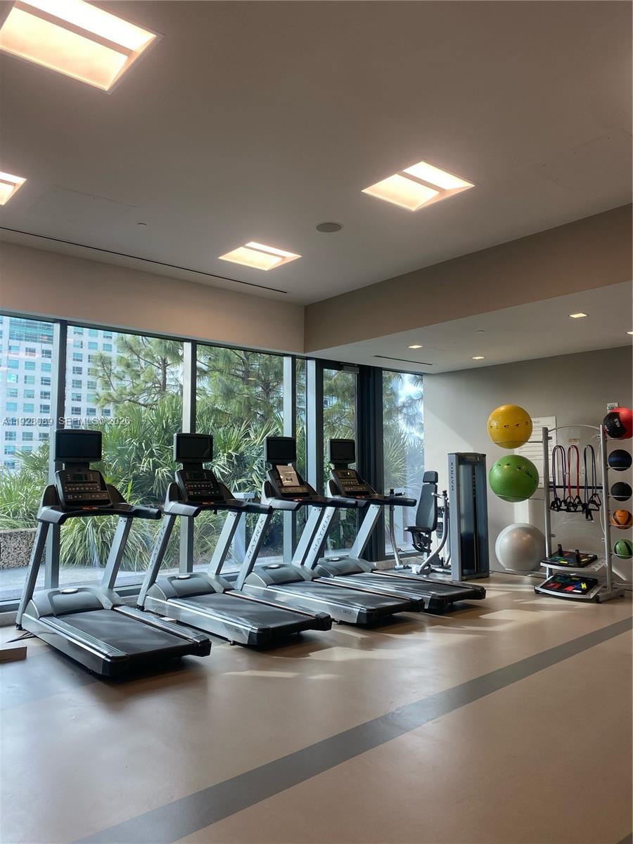 88 Southwest 7th Street, Unit 3906 Miami, FL 33130 - Photo 17 of 35