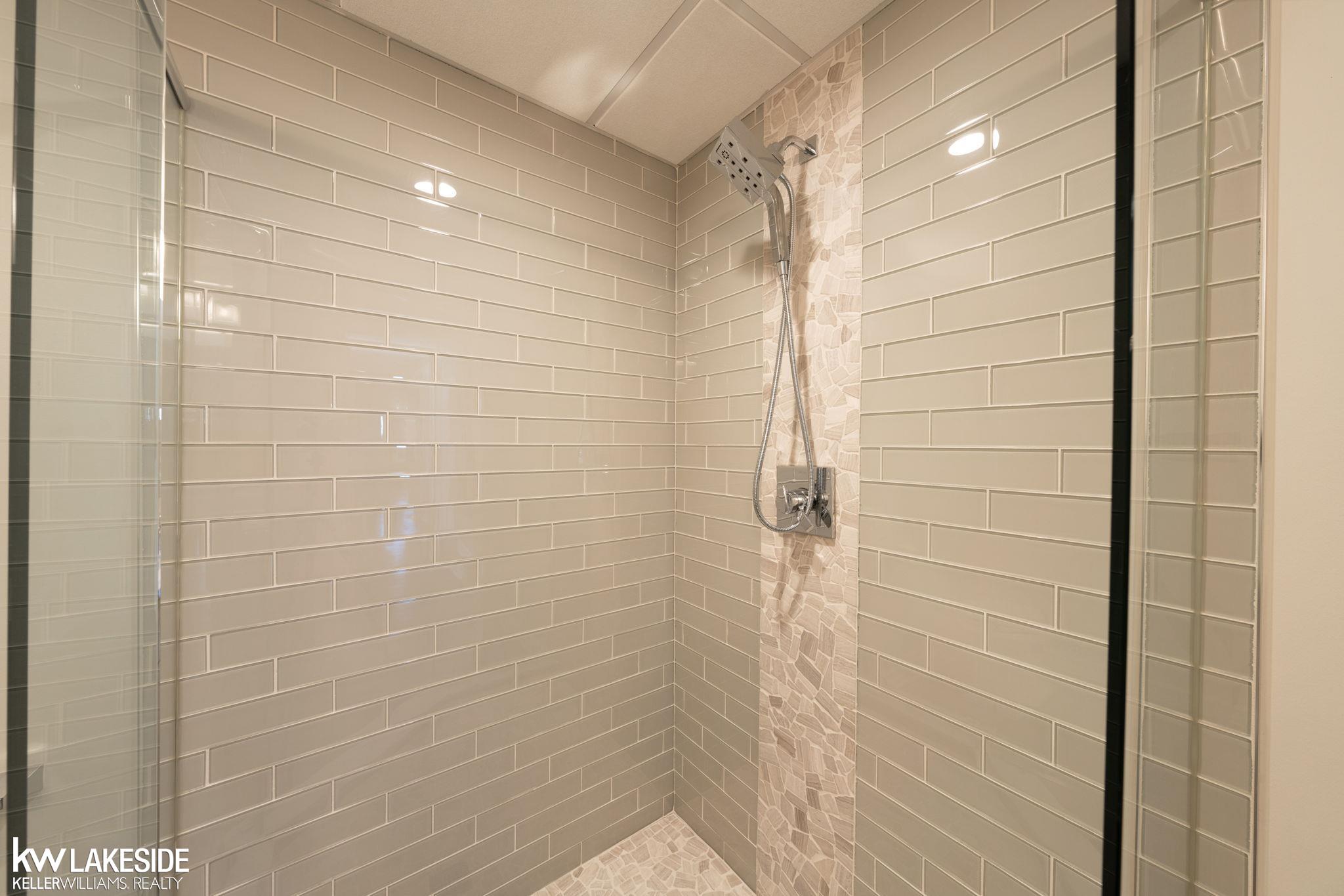 885 Cumberland Ridge Court Rochester, MI 48307 - Photo 38 of 51 50107428-37.JPG