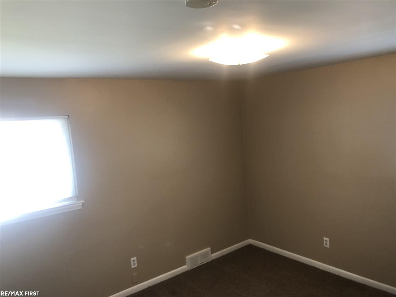 24960 Roxana Avenue Eastpointe, MI 48021 - Photo 16 of 17 31385511-15.JPG