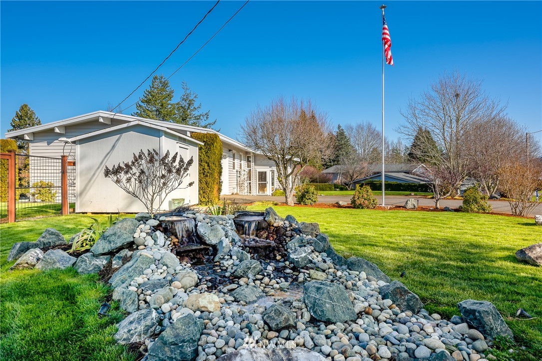 5874 Laurel Ridge Way Bellingham, WA 98226 - Photo 36 of 40 a view of a back yard
