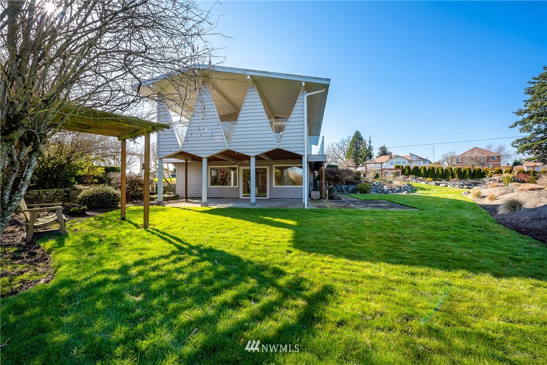 5874 Laurel Ridge Way Bellingham, WA 98226 - Photo 39 of 40 a front view of house with yard and green space