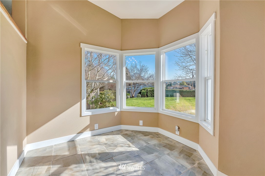 5874 Laurel Ridge Way Bellingham, WA 98226 - Photo 5 of 40 a view of an empty room and window