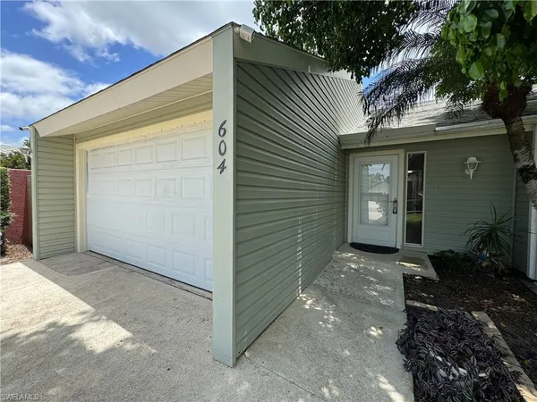 $3,150 | 604 102nd Avenue North, Naples, FL 34108