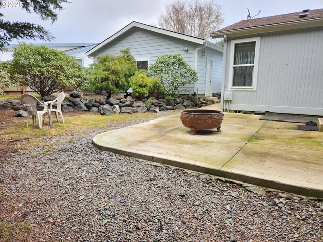 $420,000 | 221 Lakeland Drive, Lakeside, OR 97449