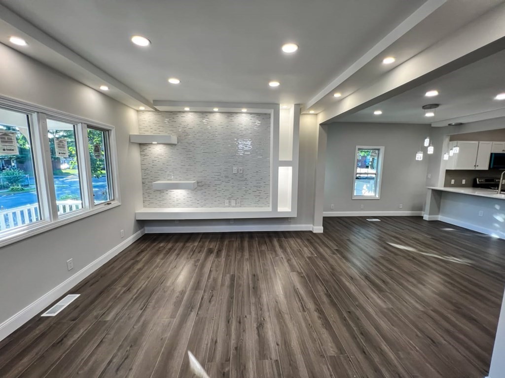 45 Florida Street Springfield, MA 01109 - Photo 3 of 33 Gallery Image 3
