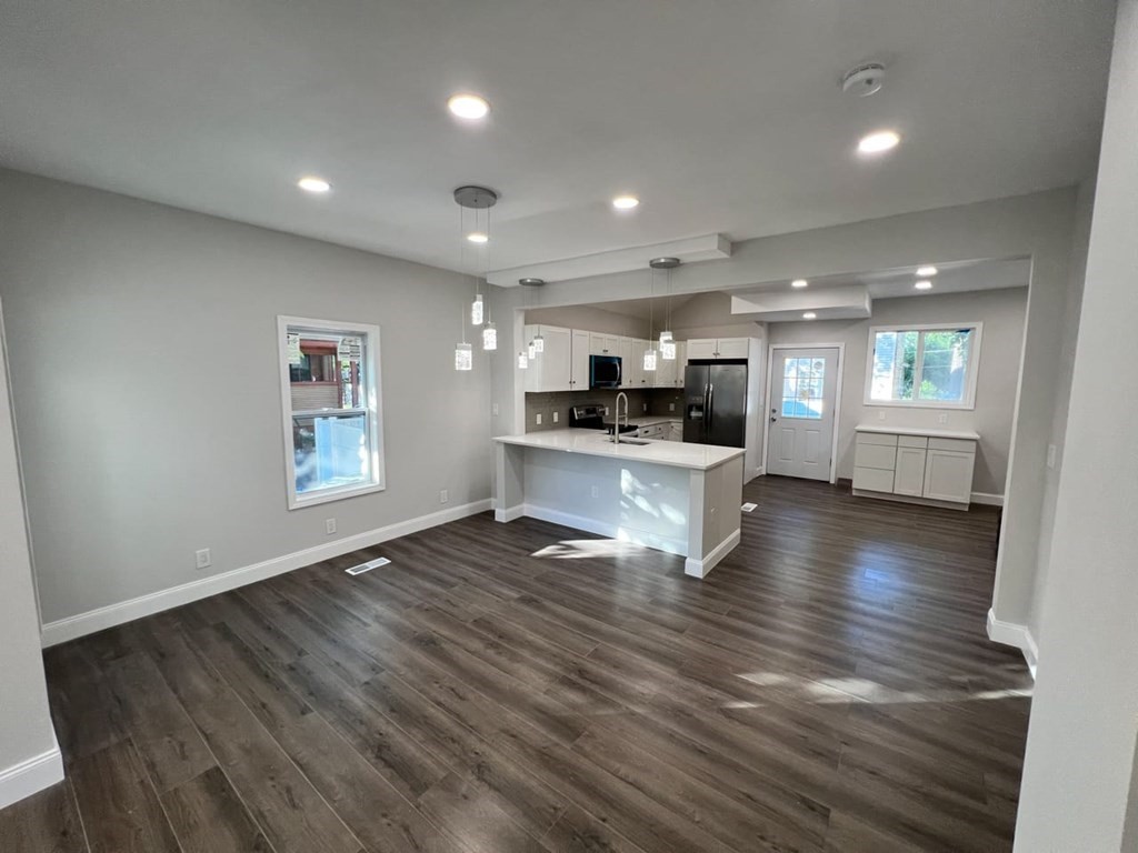 45 Florida Street Springfield, MA 01109 - Photo 6 of 33 Gallery Image 6