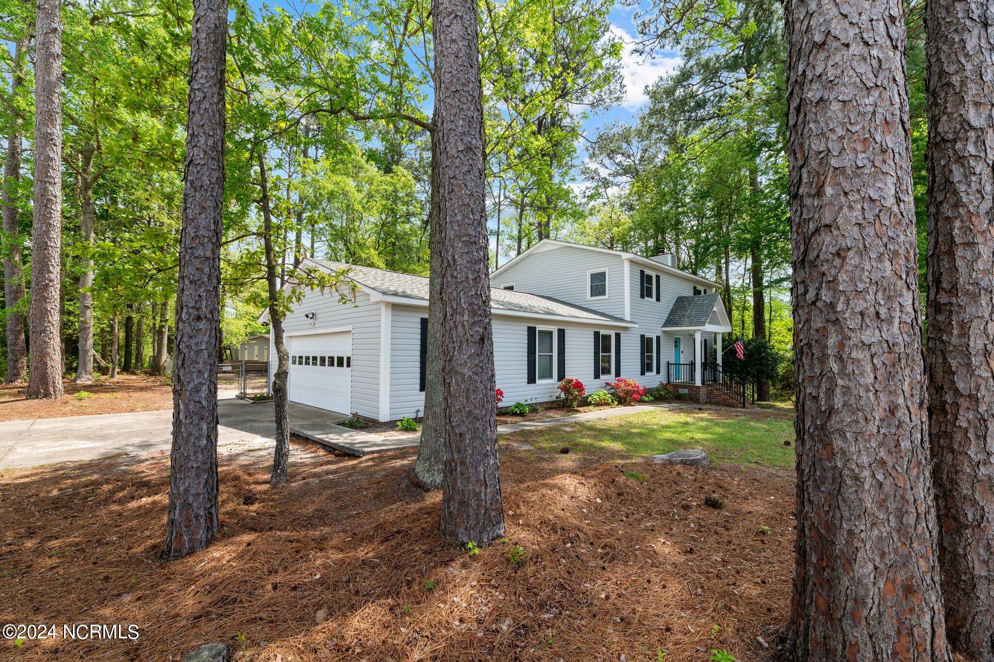 200 Manchester Road Havelock, NC 28532 - Photo 33 of 36 Mature landscaping
