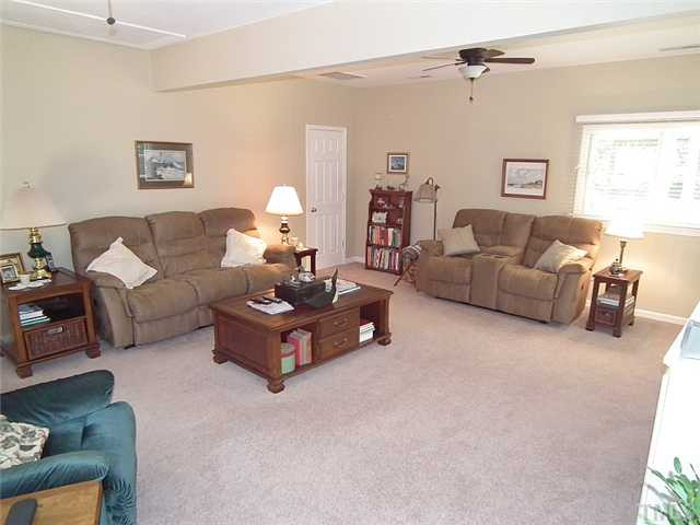 11916 Pembridge Lane Raleigh, NC 27613 - Photo 17 of 25 Den/Family/Great Room