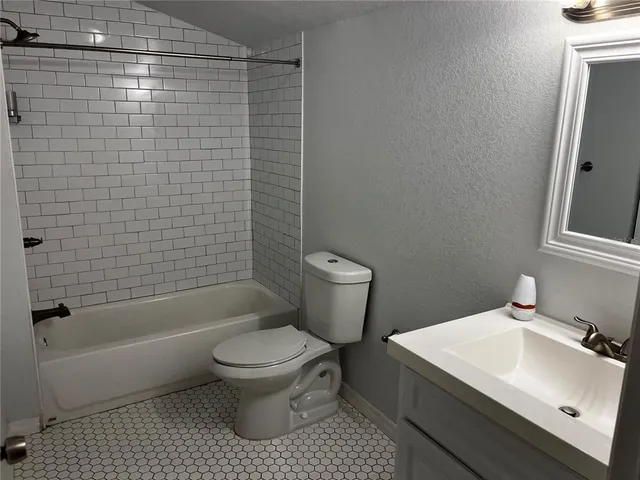 $2,100 | 2320 East 12th Avenue, Tampa, FL 33605