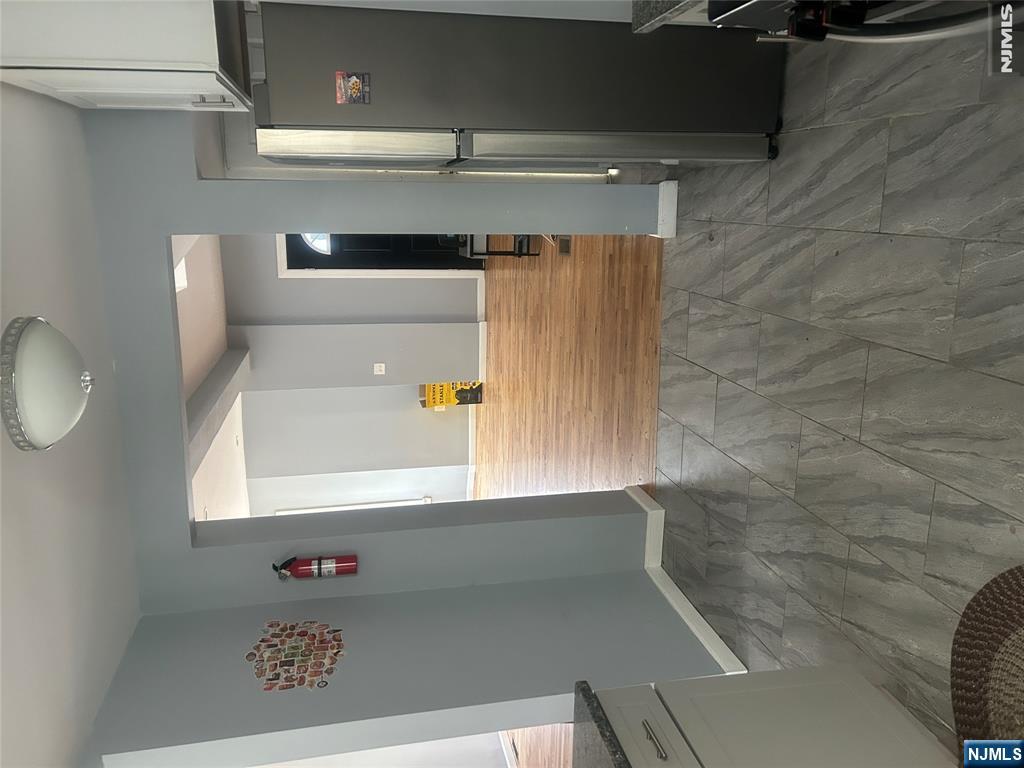 27 Richelieu Terrace Newark, NJ 07106 - Photo 5 of 9