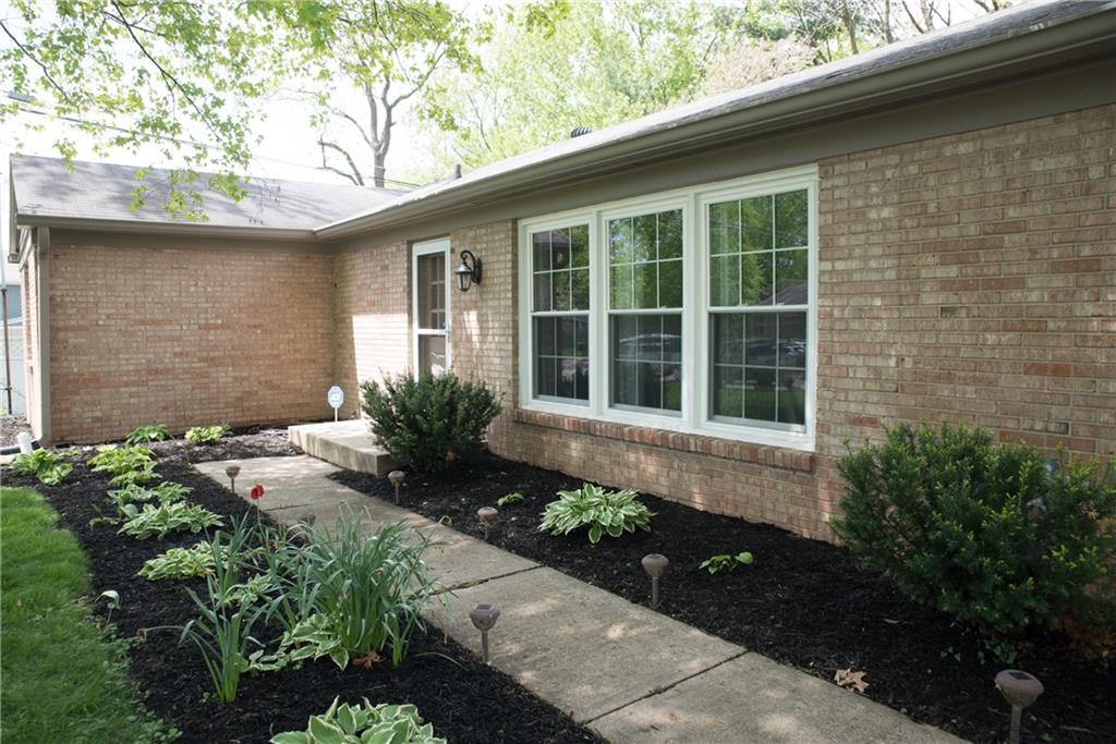 112 Bennett Road Carmel, IN 46032 - Photo 4 of 42 Gallery Image 4