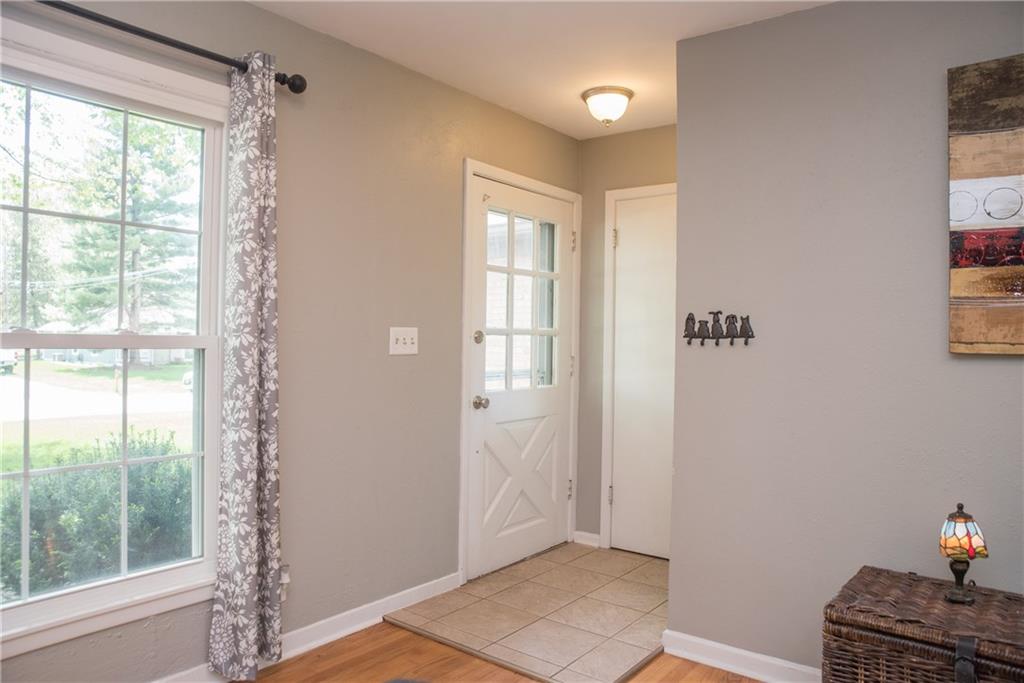 112 Bennett Road Carmel, IN 46032 - Photo 5 of 42 Gallery Image 5