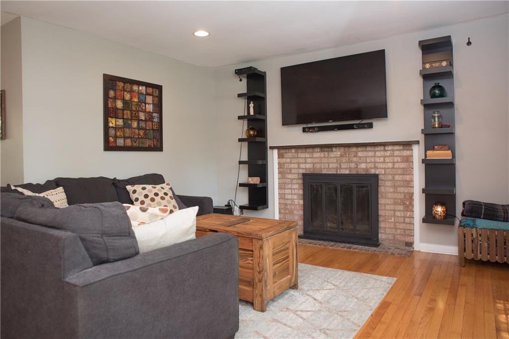 112 Bennett Road Carmel, IN 46032 - Photo 8 of 42 Gallery Image 8
