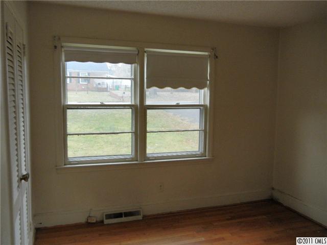 939 Clanton Road Charlotte, NC 28217 - Photo 8 of 14 Gallery Image 8