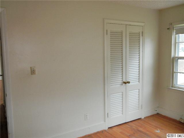 939 Clanton Road Charlotte, NC 28217 - Photo 9 of 14 Gallery Image 9