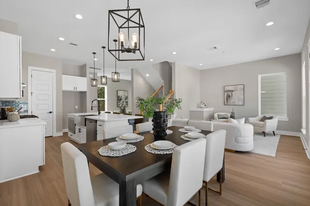 $369,900 | 5836 Highland Sun Lane, Houston, TX 77091