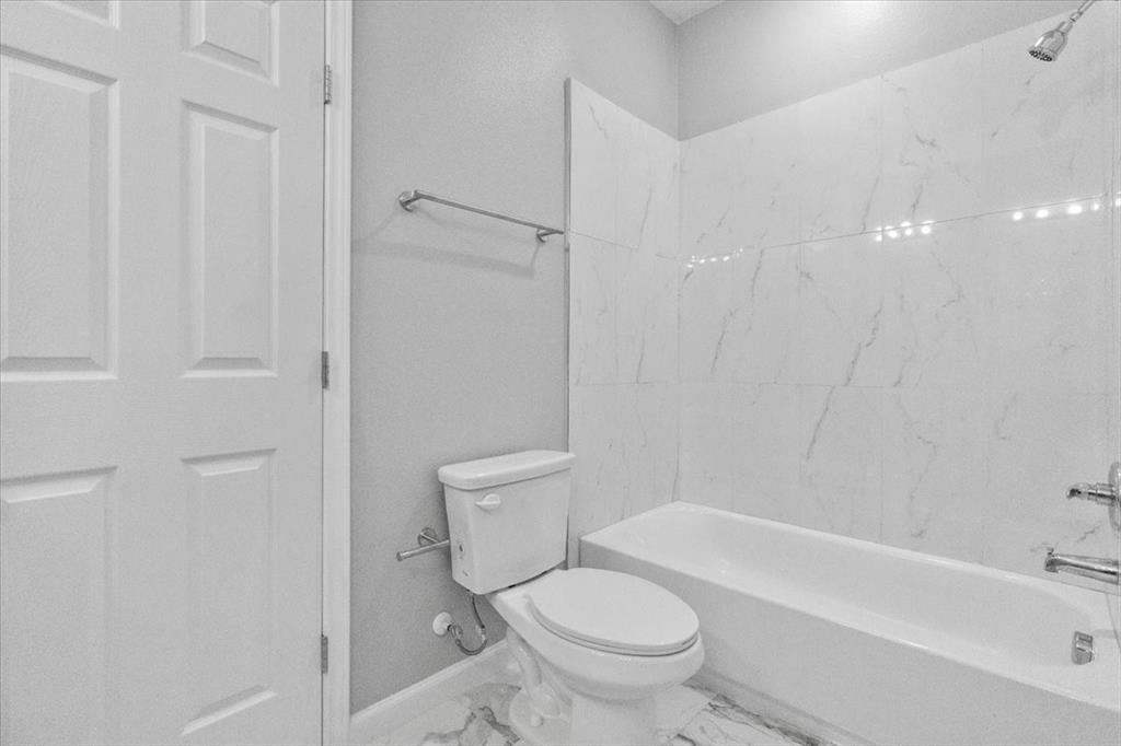 3512 Hamilton Avenue Dallas, TX 75210 - Photo 19 of 23 Full bath featuring marble look tile flooring and bathtub / shower combination