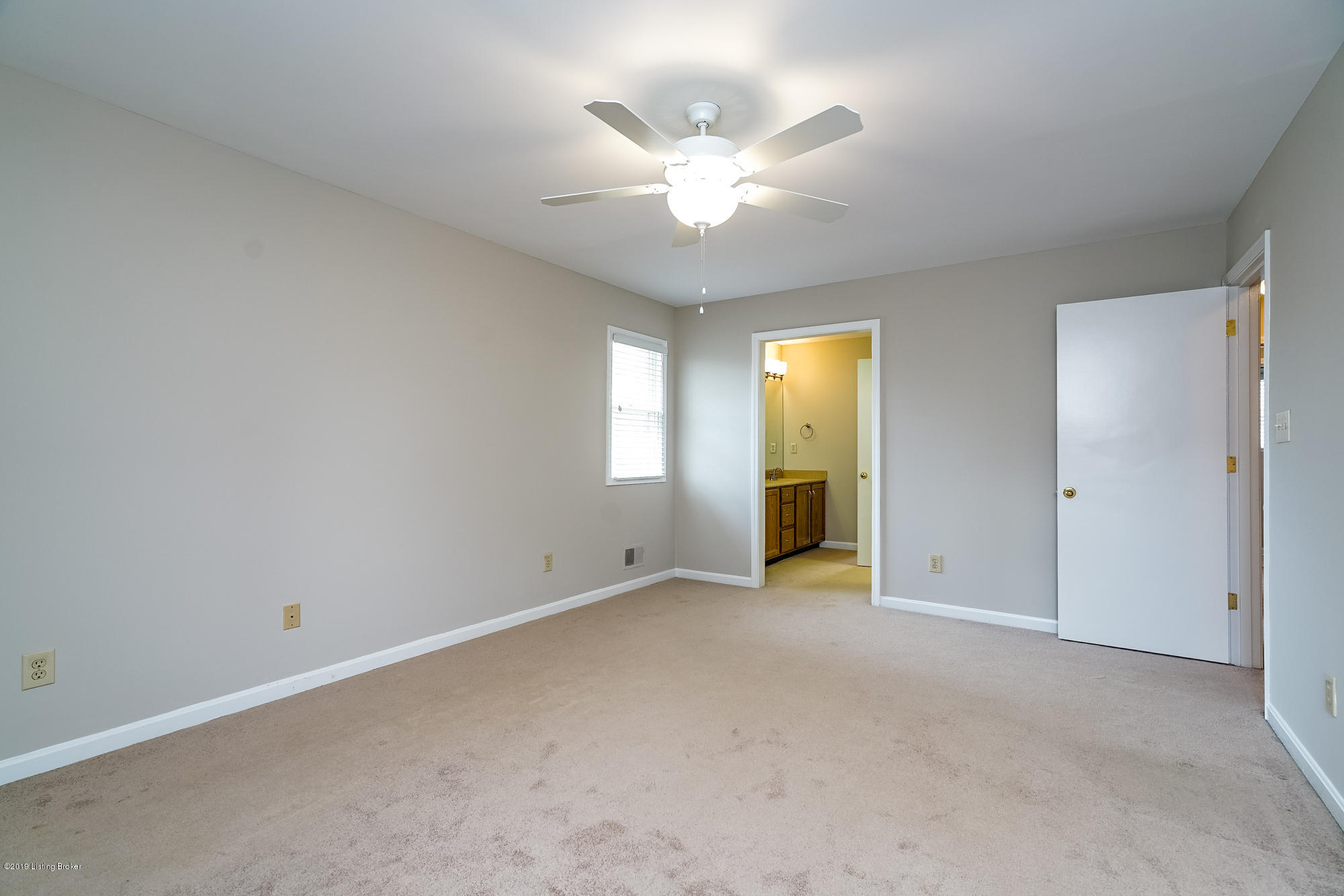 8025 Roland Avenue Louisville, KY 40222 - Photo 15 of 32 8025 Roland-17