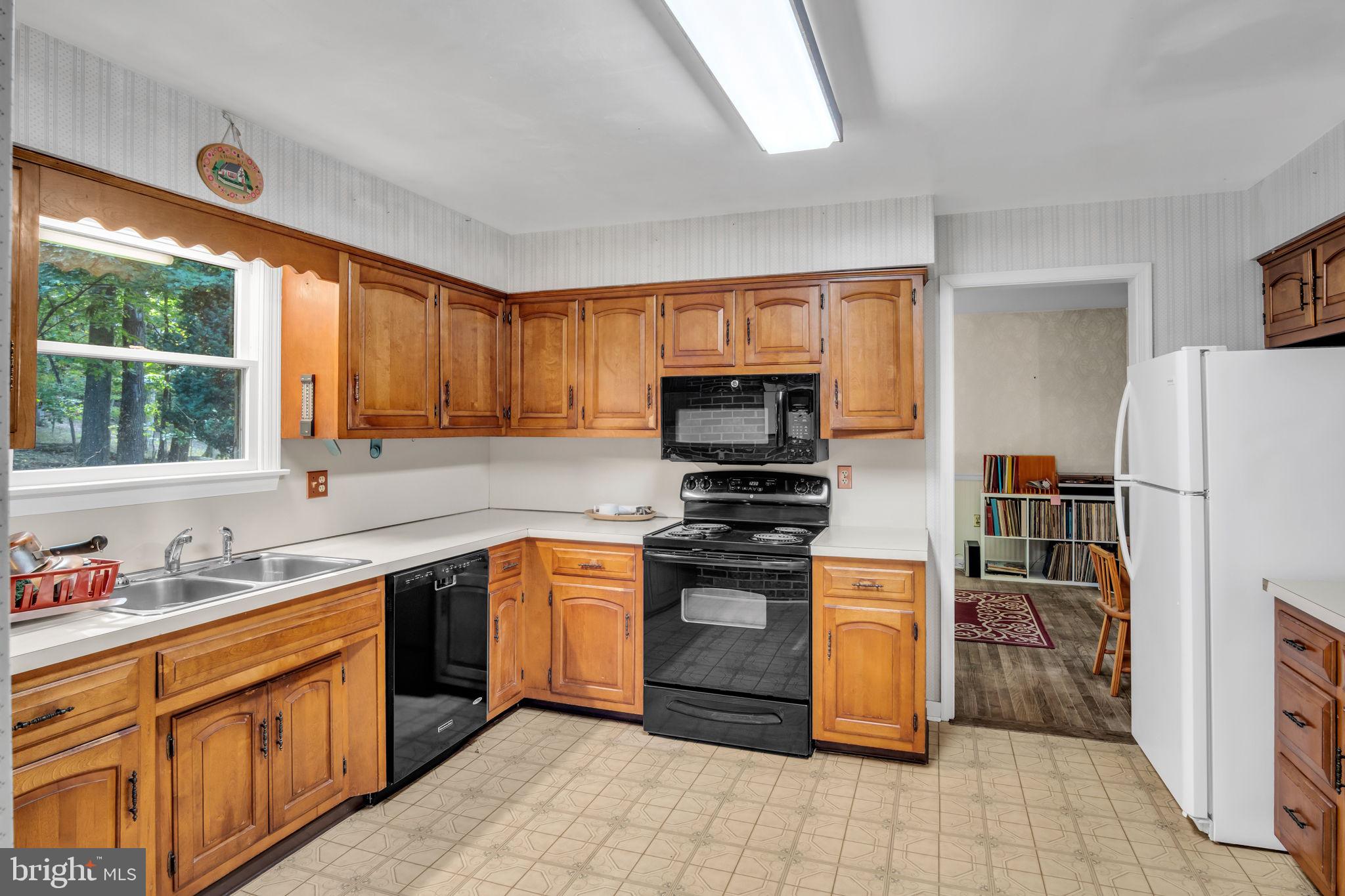 1327 Kuhn Road Boiling Springs, PA 17007 - Photo 10 of 39 Gallery Image 10