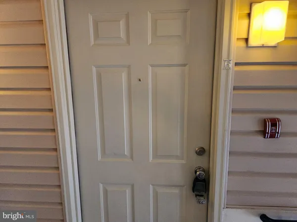 $2,100 | 10 Hearthstone Court, Unit H, Annapolis, MD 21403