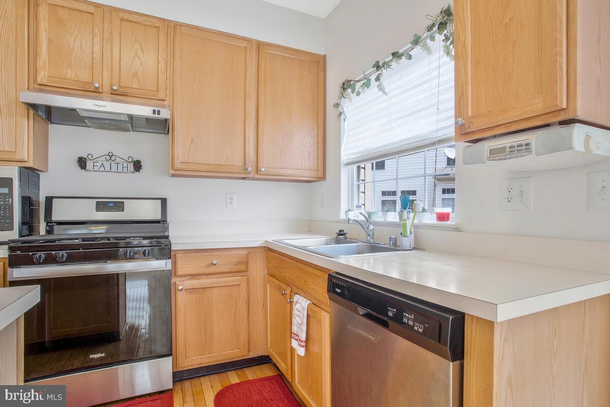 2002 Regiment Way Odenton, MD 21113 - Photo 16 of 44 Stainless steel appliances