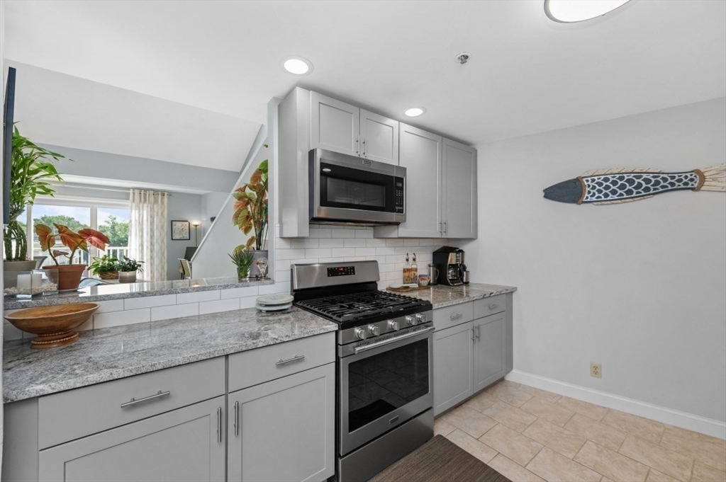 348 Rantoul Street, Unit 305 Beverly, MA 01915 - Photo 4 of 25 Gallery Image 4