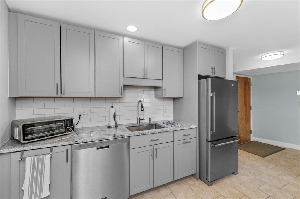 348 Rantoul Street, Unit 305 Beverly, MA 01915 - Photo 7 of 25 Gallery Image 7