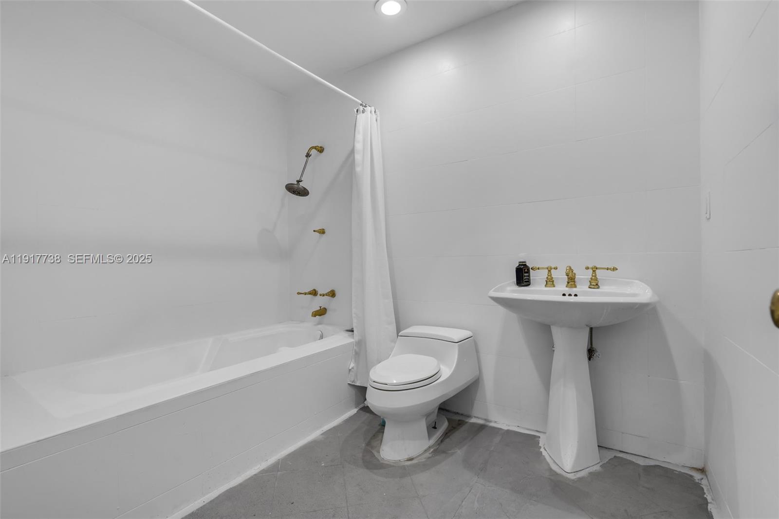 3135 Southwest 80th Avenue Miami, FL 33155 - Photo 19 of 65 a bathroom with a sink toilet and bathtub