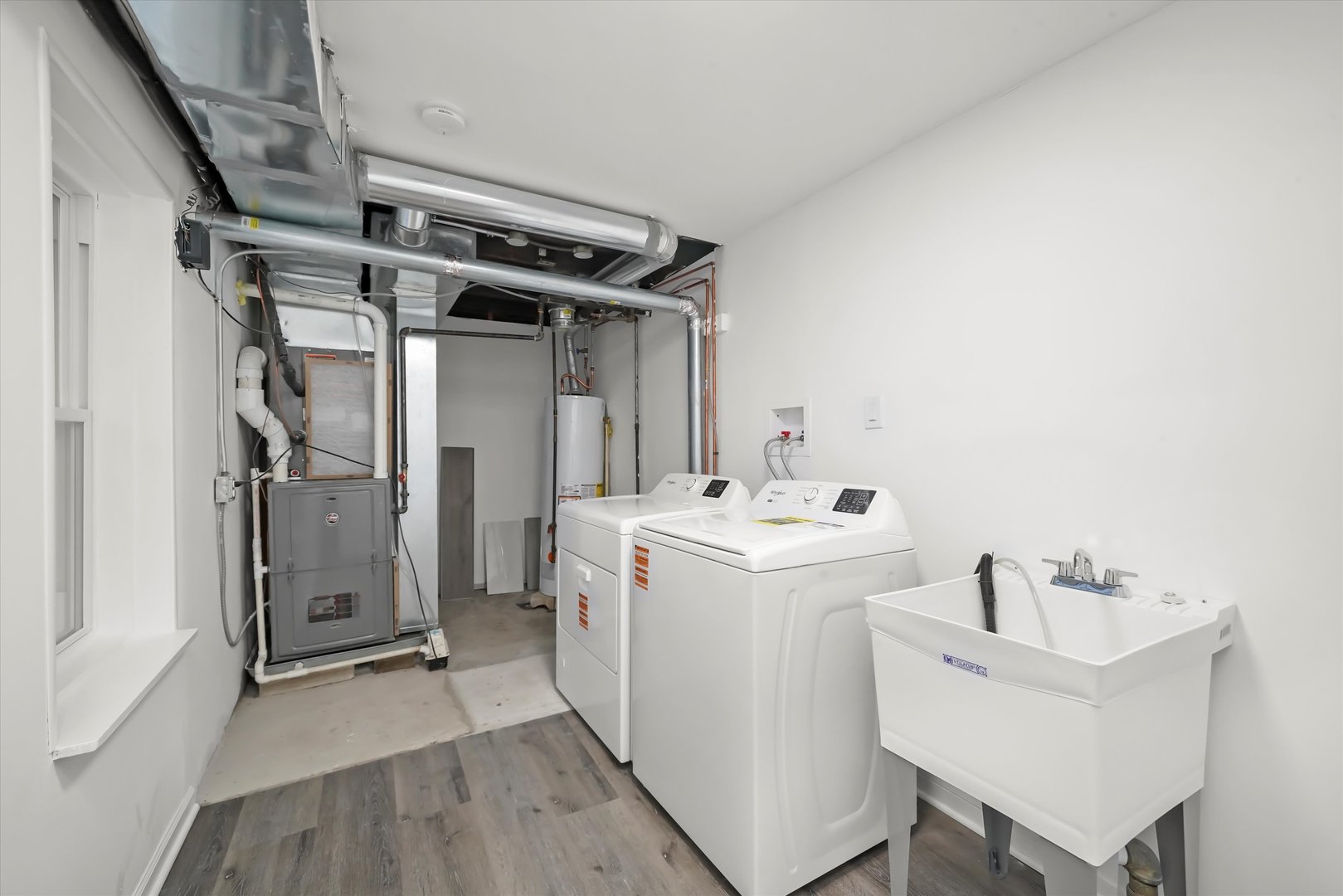 2510 North Linder Avenue Chicago, IL 60639 - Photo 27 of 30 a utility room with dryer and washer