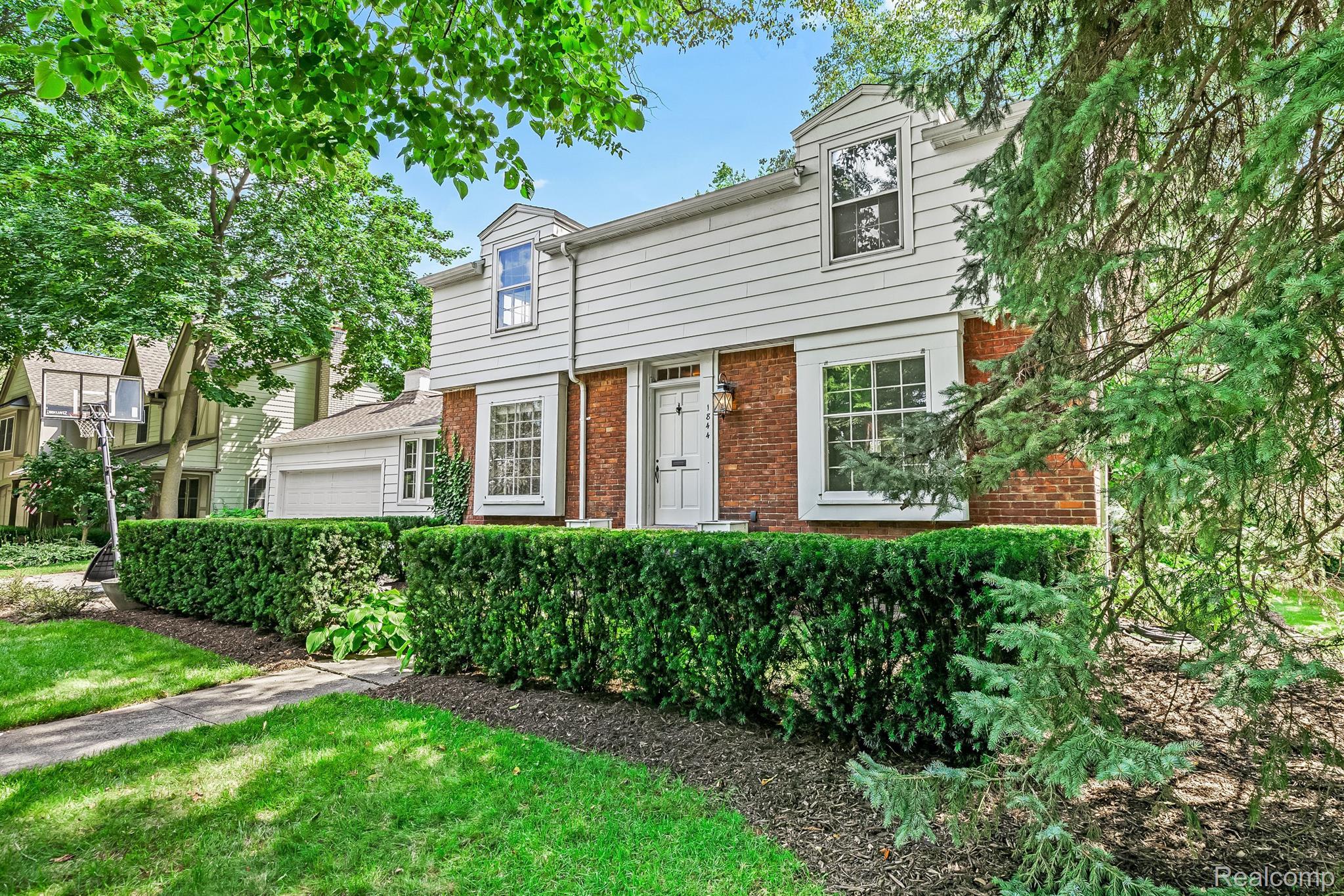 1844 Yorkshire Road Birmingham, MI 48009 - Photo 4 of 38 Gallery Image 4