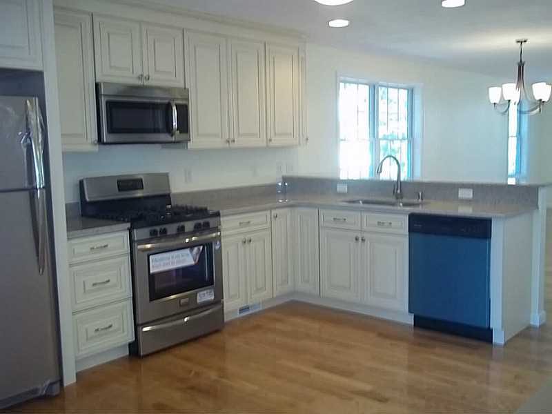 95 Benjamin Street Pawtucket, RI 02861 - Photo 5 of 22 Kitchen.