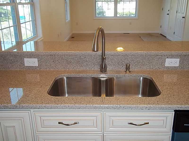 95 Benjamin Street Pawtucket, RI 02861 - Photo 7 of 22 Kitchen.