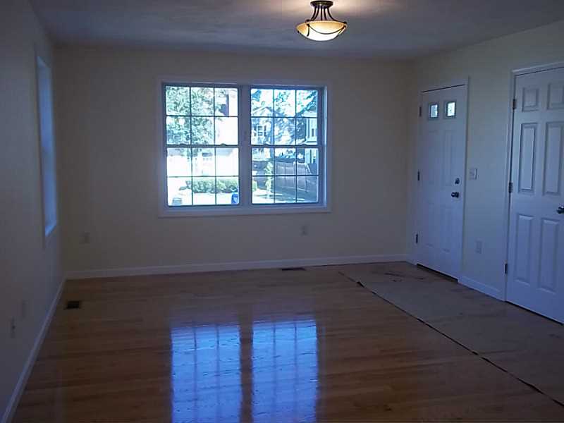 95 Benjamin Street Pawtucket, RI 02861 - Photo 10 of 22 Living Room.