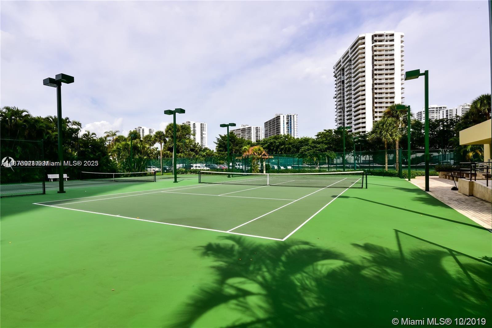 20191 East Country Club Drive, Unit TS8 Aventura, FL 33180 - Photo 26 of 27 a view of a basketball court