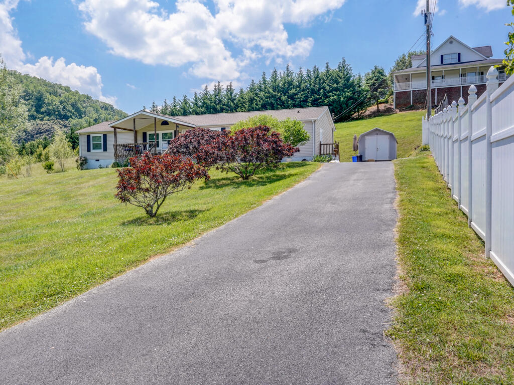 121 Isley Road Blountville, TN 37617 - Photo 2 of 32 121 Isley Rd Blountville MLS-2
