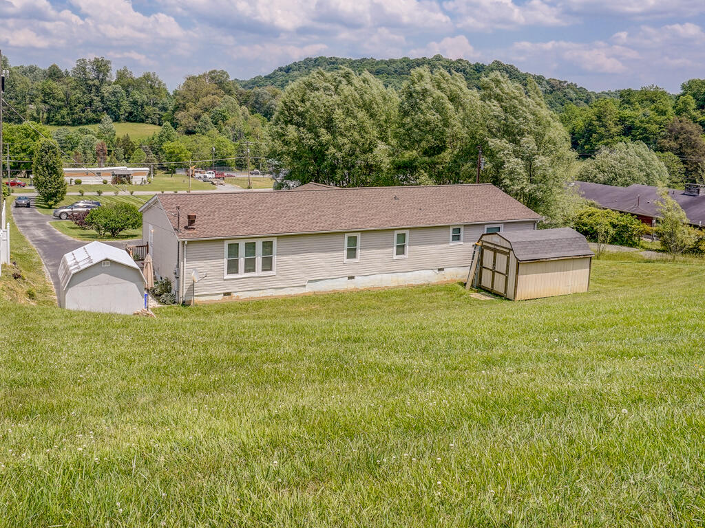 121 Isley Road Blountville, TN 37617 - Photo 4 of 32 121 Isley Rd Blountville MLS-4