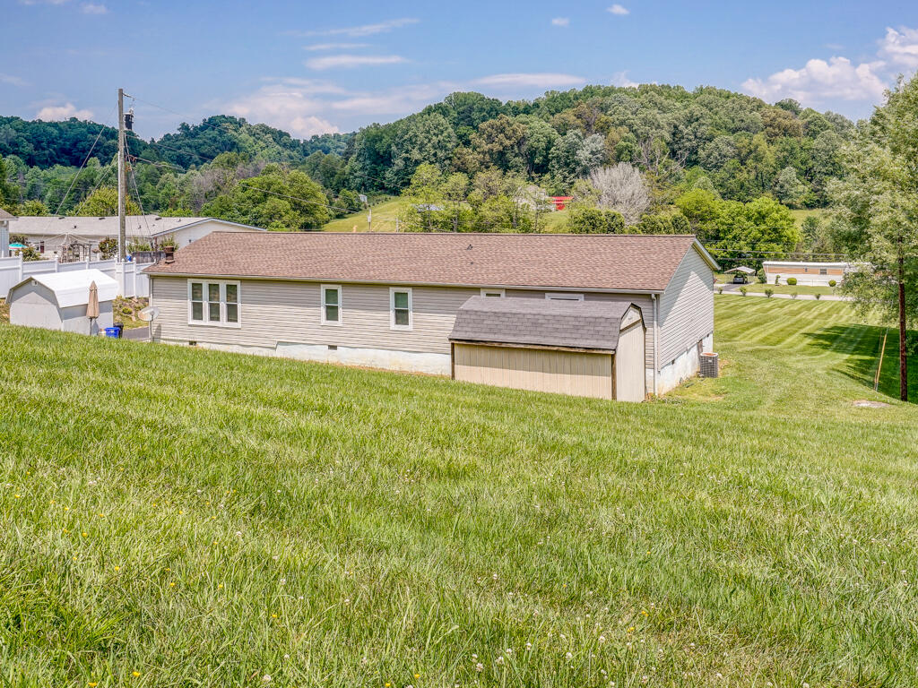121 Isley Road Blountville, TN 37617 - Photo 5 of 32 121 Isley Rd Blountville MLS-5