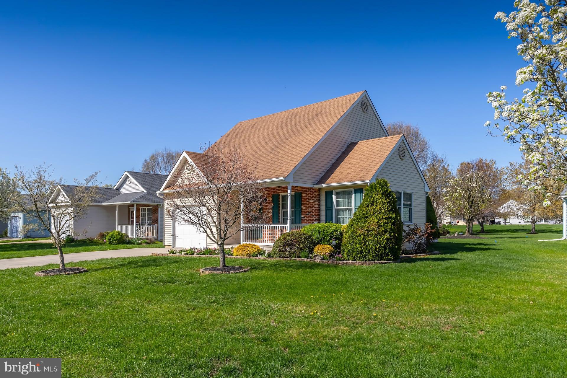 423 Country Way Mickleton, NJ 08056 - Photo 1 of 19 a front view of house with yard and green space