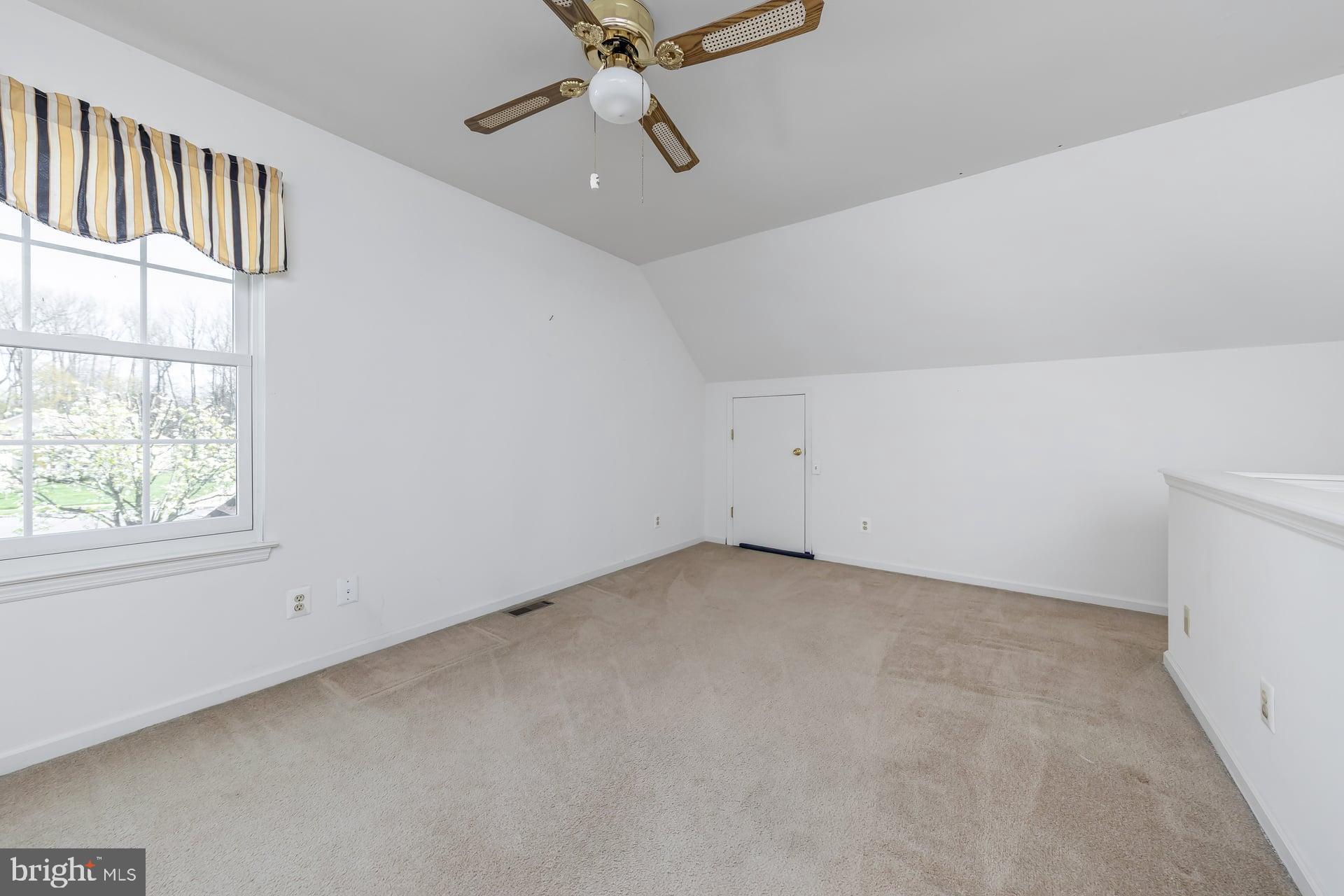 423 Country Way Mickleton, NJ 08056 - Photo 13 of 19 an empty room with windows