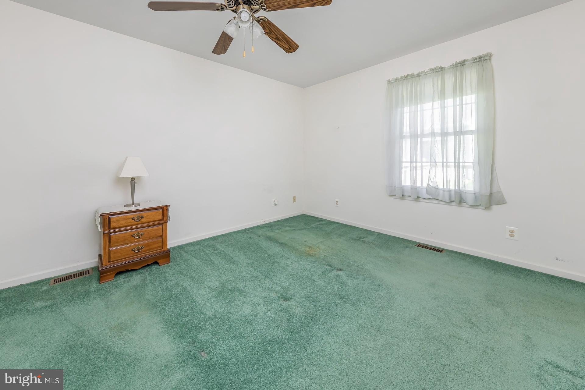 423 Country Way Mickleton, NJ 08056 - Photo 10 of 19 an empty room with windows
